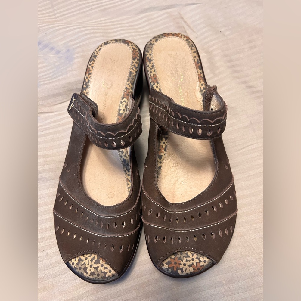 Jambu Brown Leather Women's Mules size 9